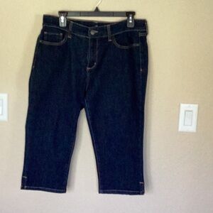 Black Ankle Cropped Jeans with Classic Fit